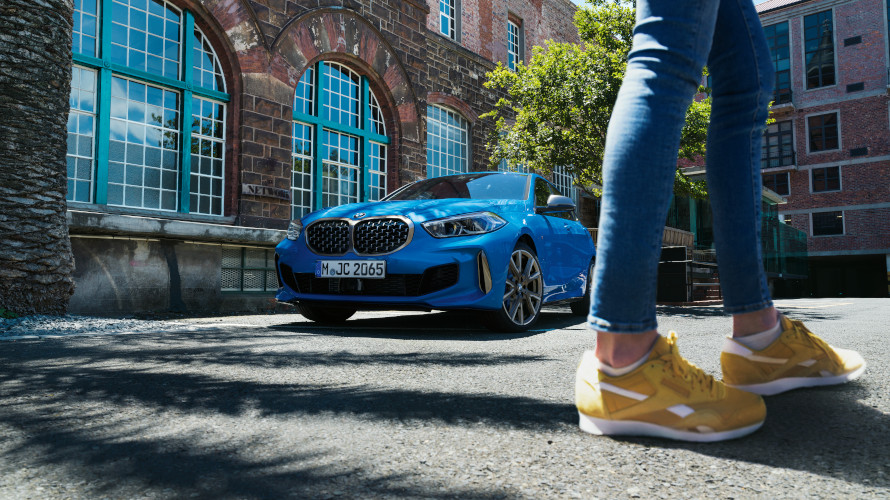 photo d’une voiture à double commande pour auto-école BMW